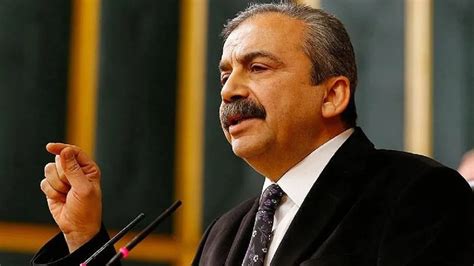 Mahkeme Sırrı Süreyya Önder’in yargılanması durdurdu